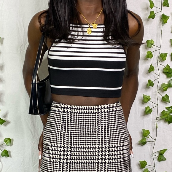 STRIPED HALTER STYLE CROP TOP - Picture 4 of 4